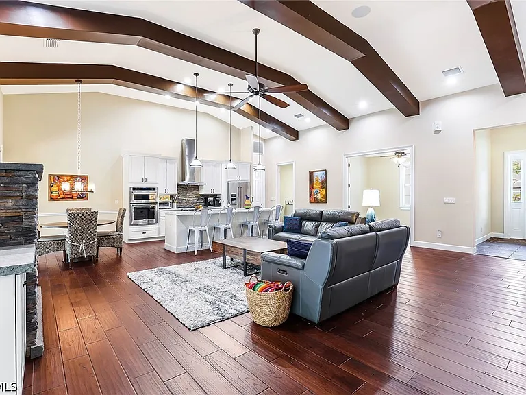 1221 La Faunce Way — Photo 3