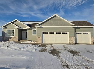 2070 Royal Oak Ridge Rd, Marion, IA 52302