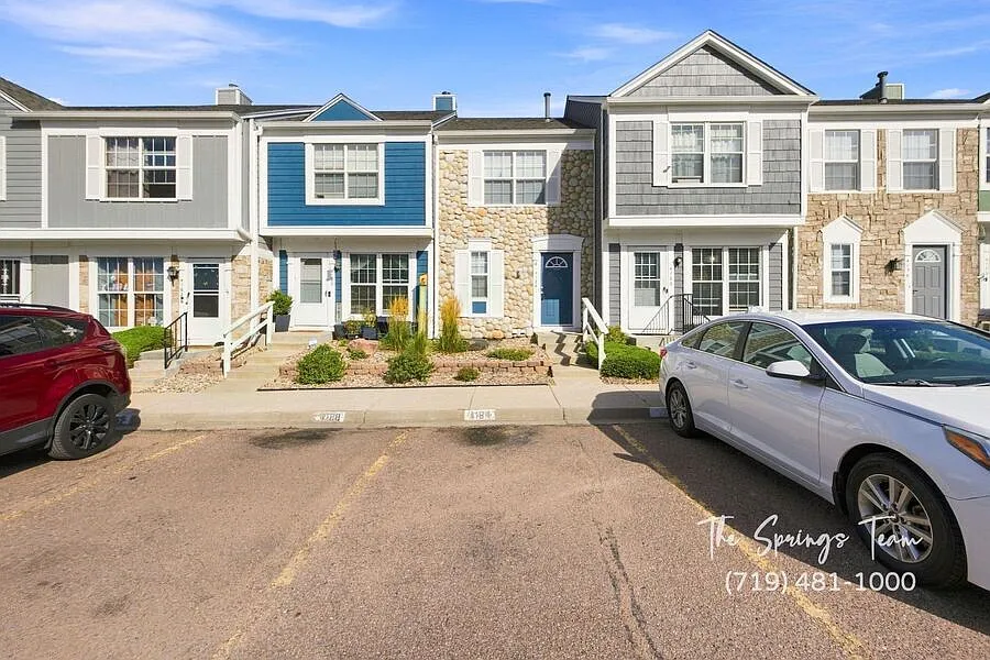 Beautifully Remodeled 3bd Townhome On Col Spgs' South Side — Photo 2