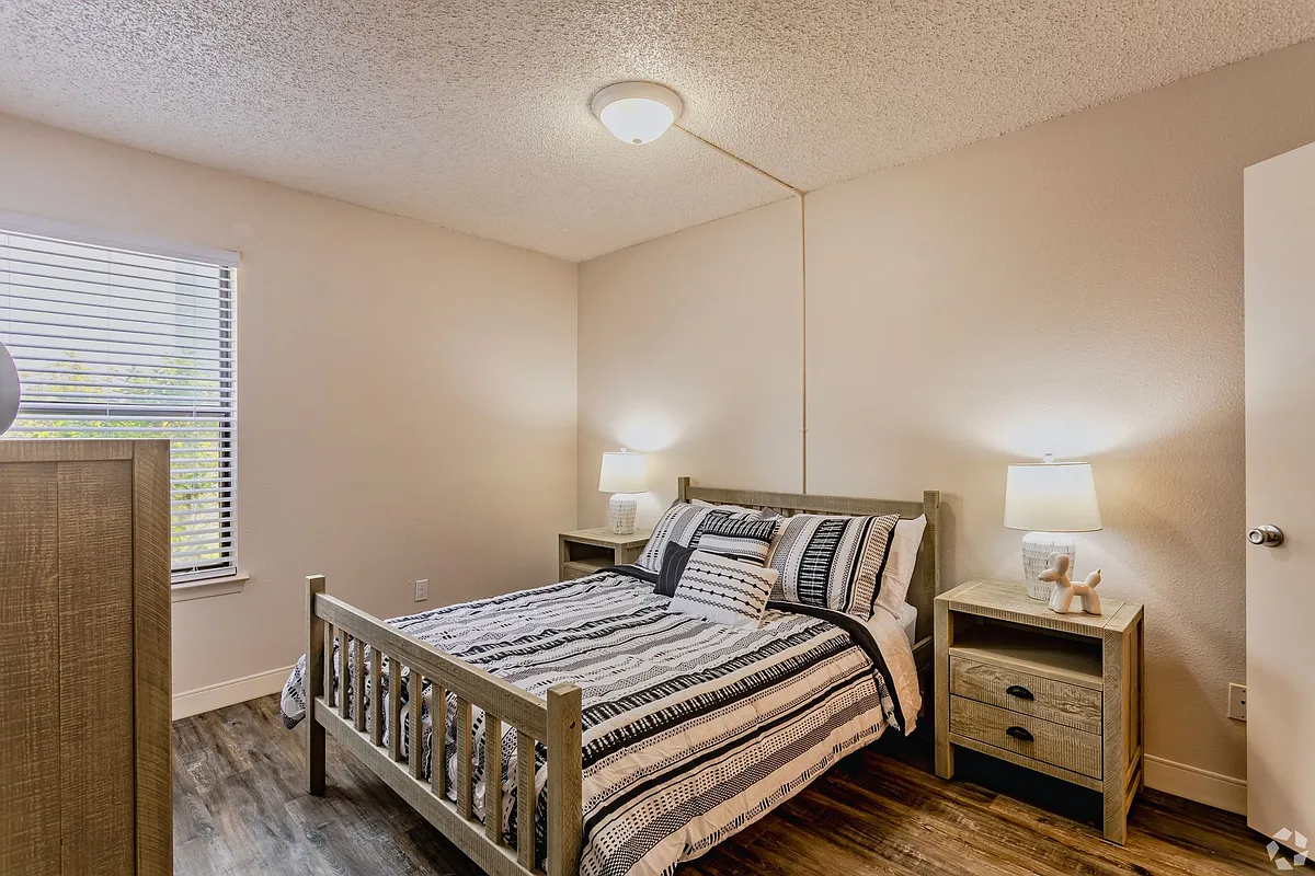 Building Photo - Cimarron Apartments