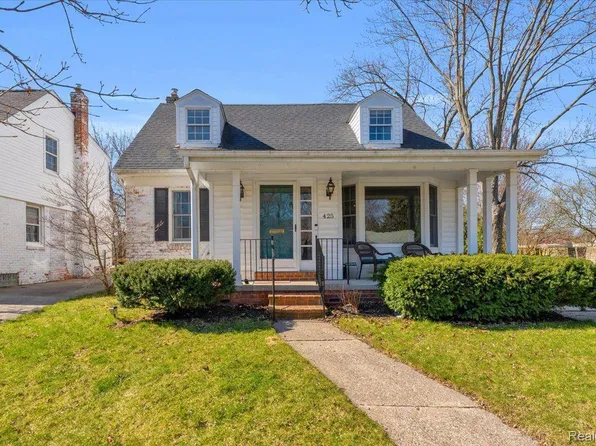 425 Hillcrest Ave, Grosse Pointe Farms, MI 48236