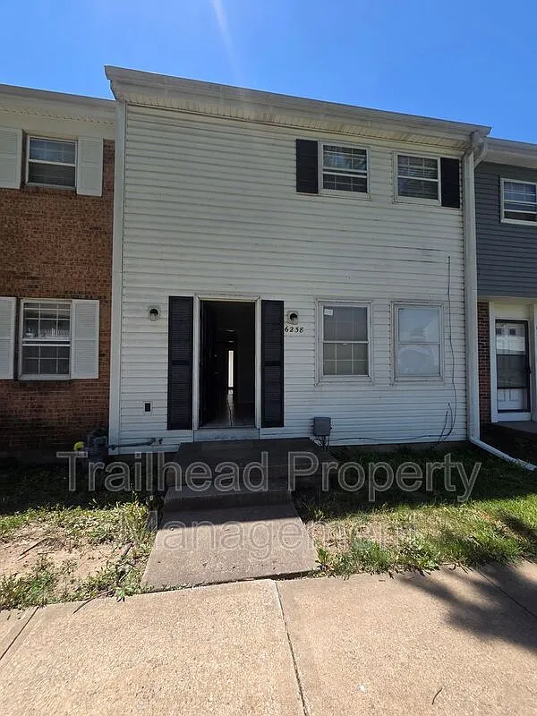 3 bed, 2.5 bath, 1420 sqft, $1,595 — Photo 1