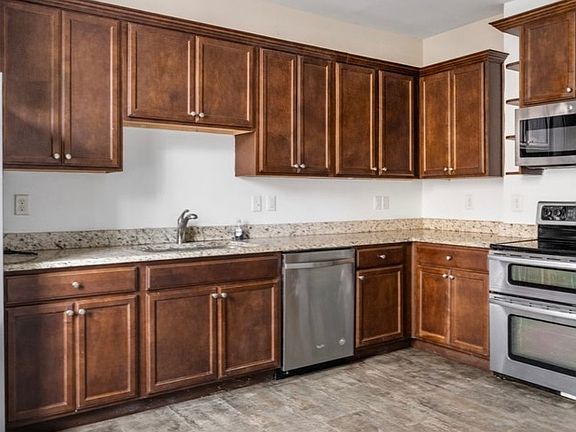 5th image of 405 N Henry St