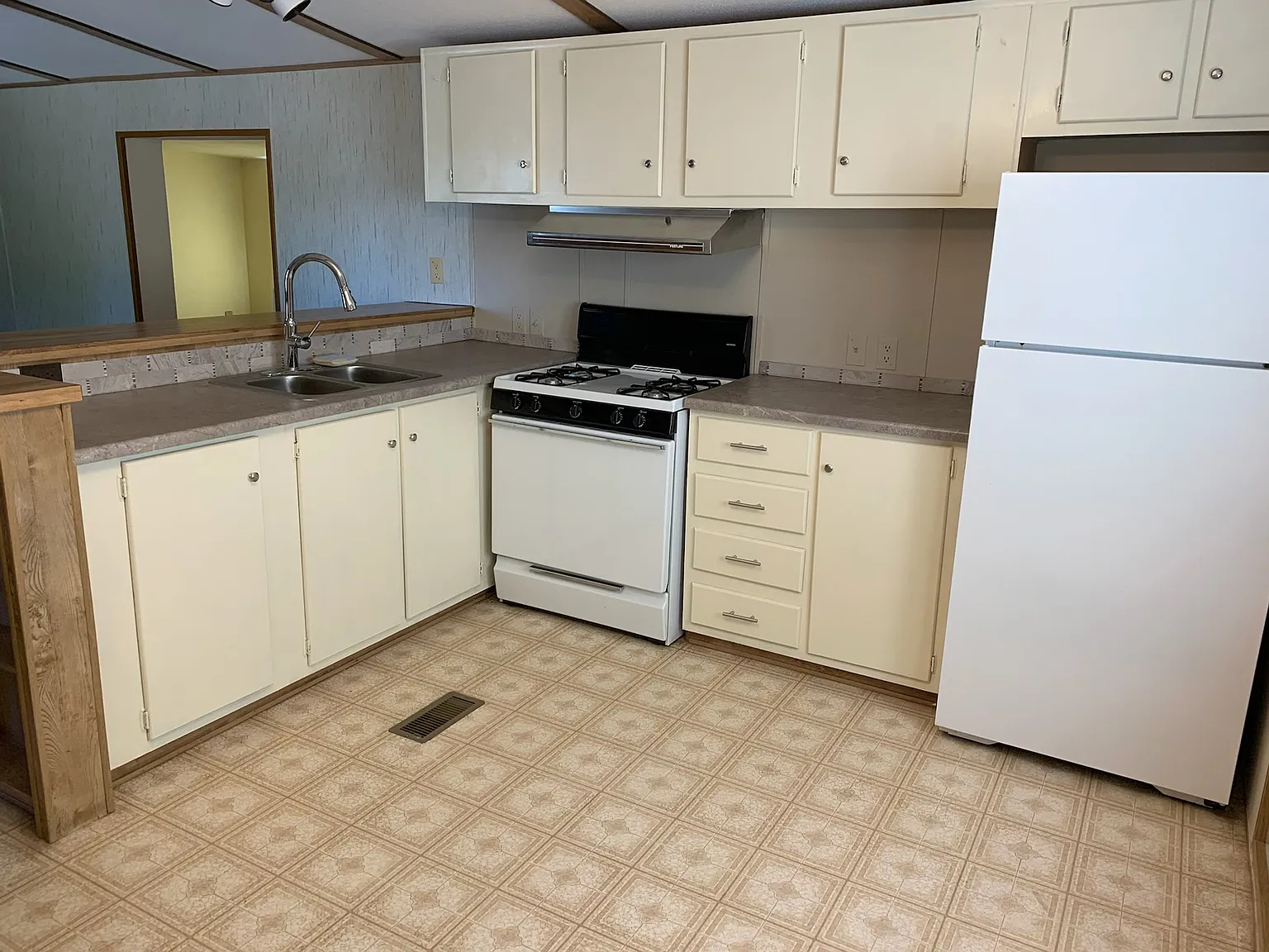 2 bed, 900 sqft, $975 — Photo 3