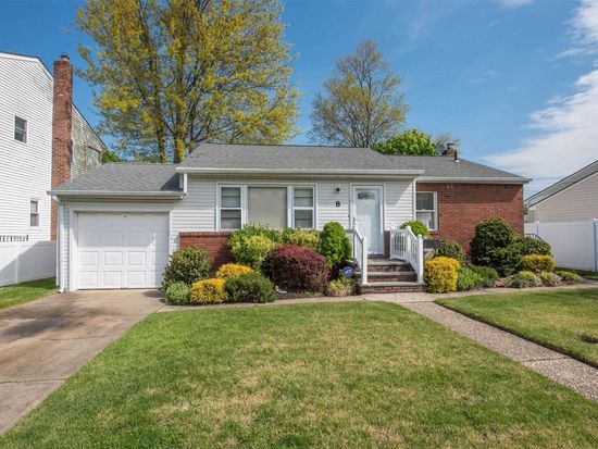 8 Linden Ct Hicksville Ny 11801 Zillow