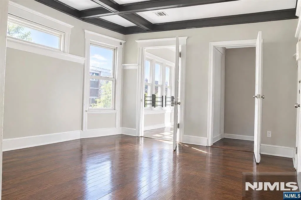 1 bed, 1.0 bath, $2,300 — Photo 2