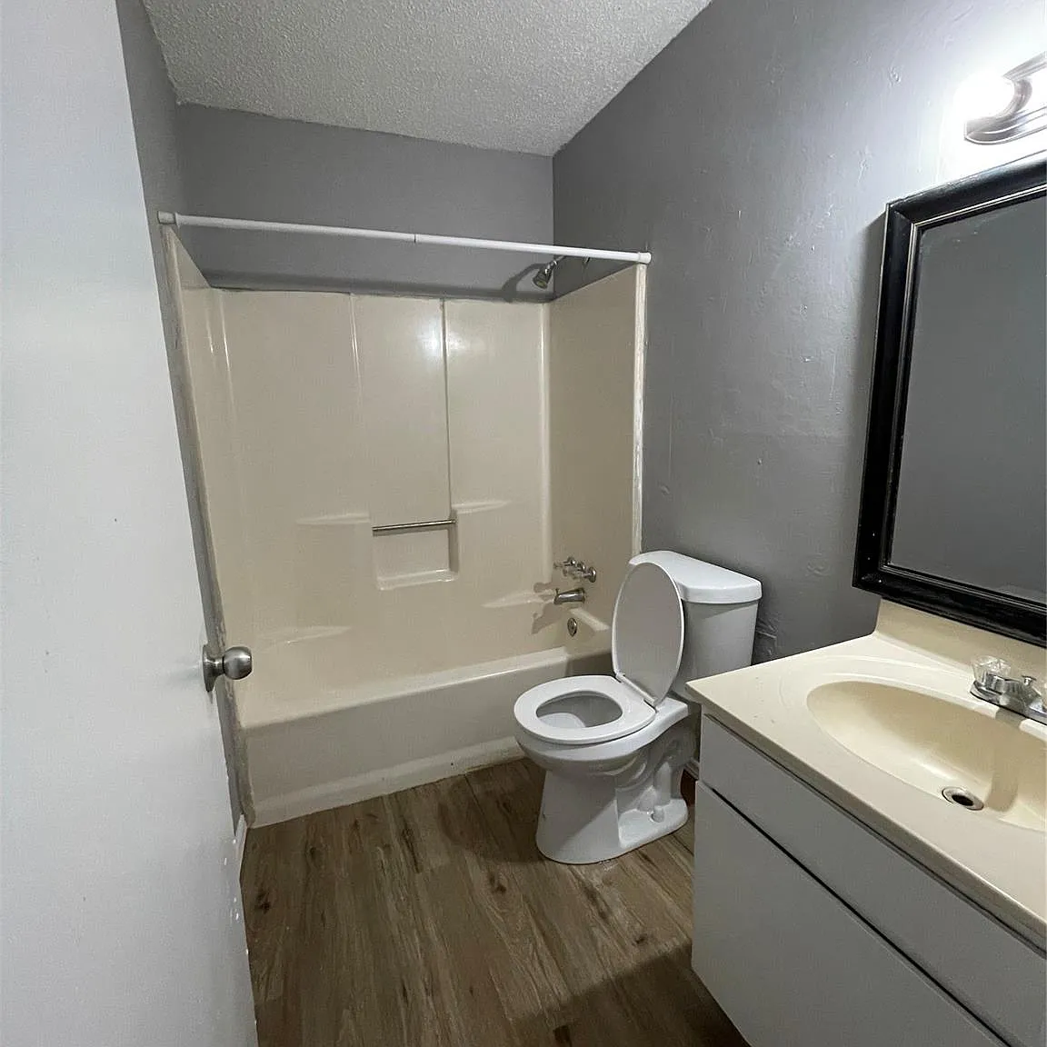 4 bed, 1444 sqft, $2,000 — Photo 3