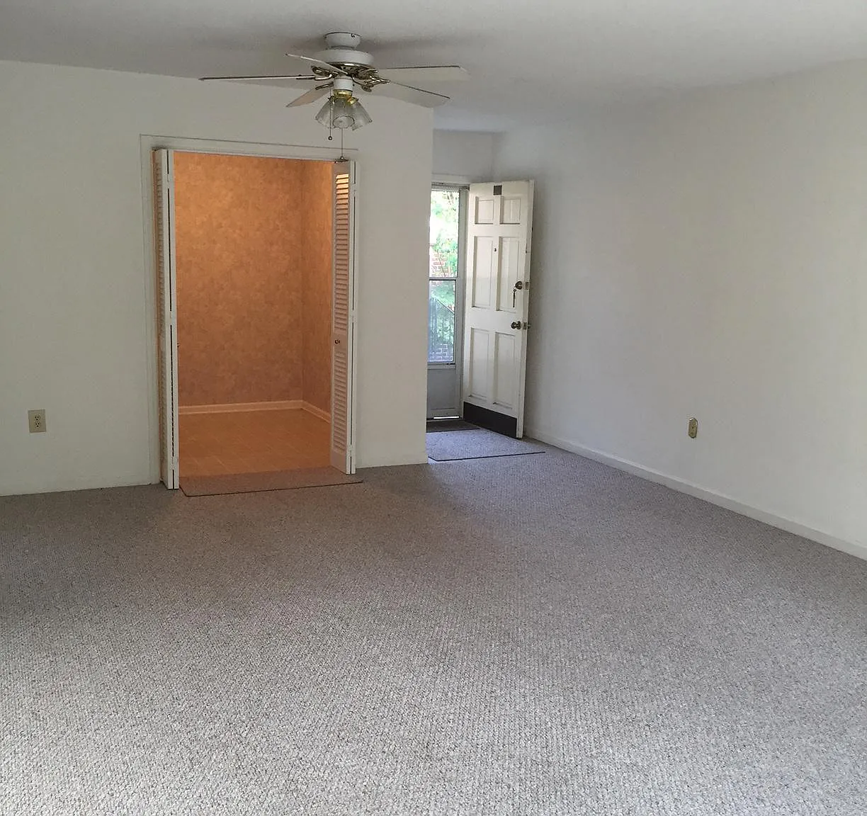 2 bed, 1100 sqft, $1,300 — Photo 3