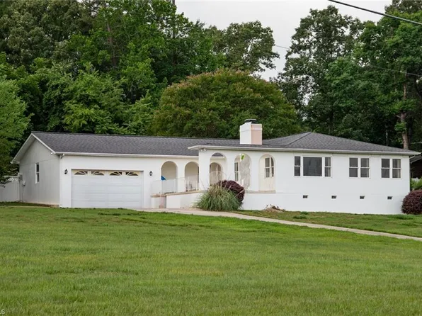 442 Moretz Ct, Hickory, NC 28601
