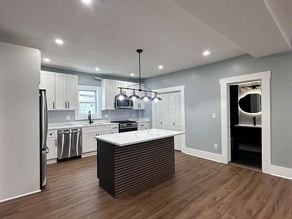 3rd image of 12 Howard St