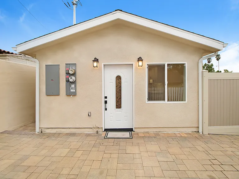 1011 E Angeleno Ave — Photo 2