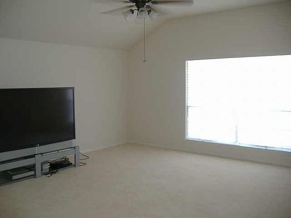 3rd image of 2525 Carolina Dr