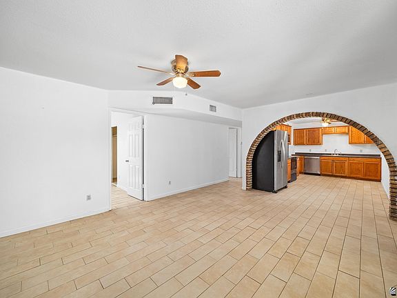 4th image of 901 S Palm Ave