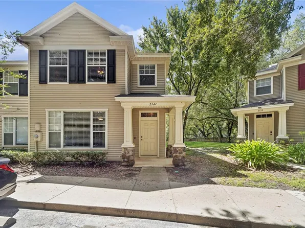 2141 Golden Oak Ln, Valrico, FL 33594
