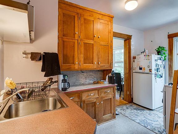 4th image of 898 Raymond Ave APT 3