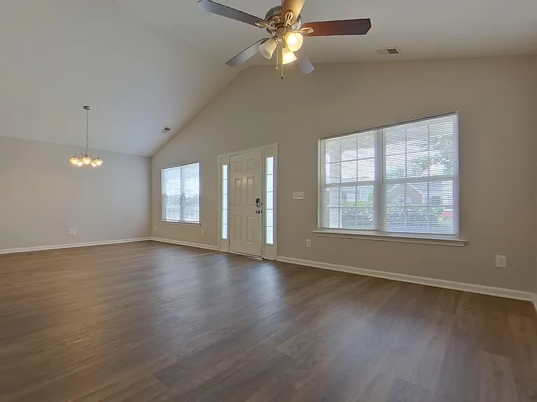 180-180 Riglaw Cir — Photo 2