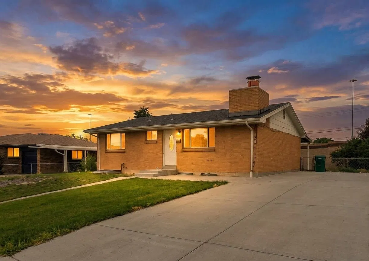 3 bed, 1976 sqft, $2,595 — Photo 1