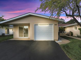 950 Chelsea Ln, Schaumburg, IL 60193