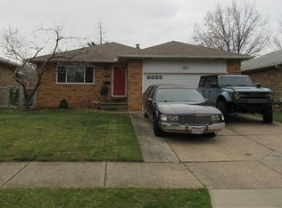 24150 Russell Ave, Euclid, OH 44123