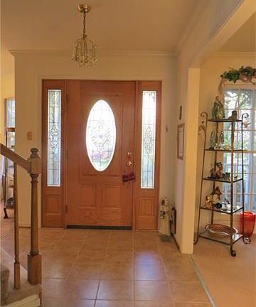 2nd image of 902 Buford Oaks Cir