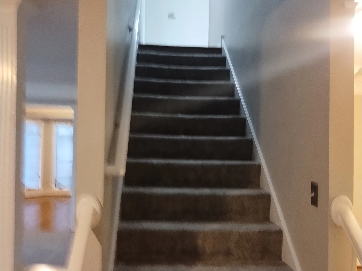 4 bed, 2.5 bath, 2680 sqft, $2,550 — Photo 2
