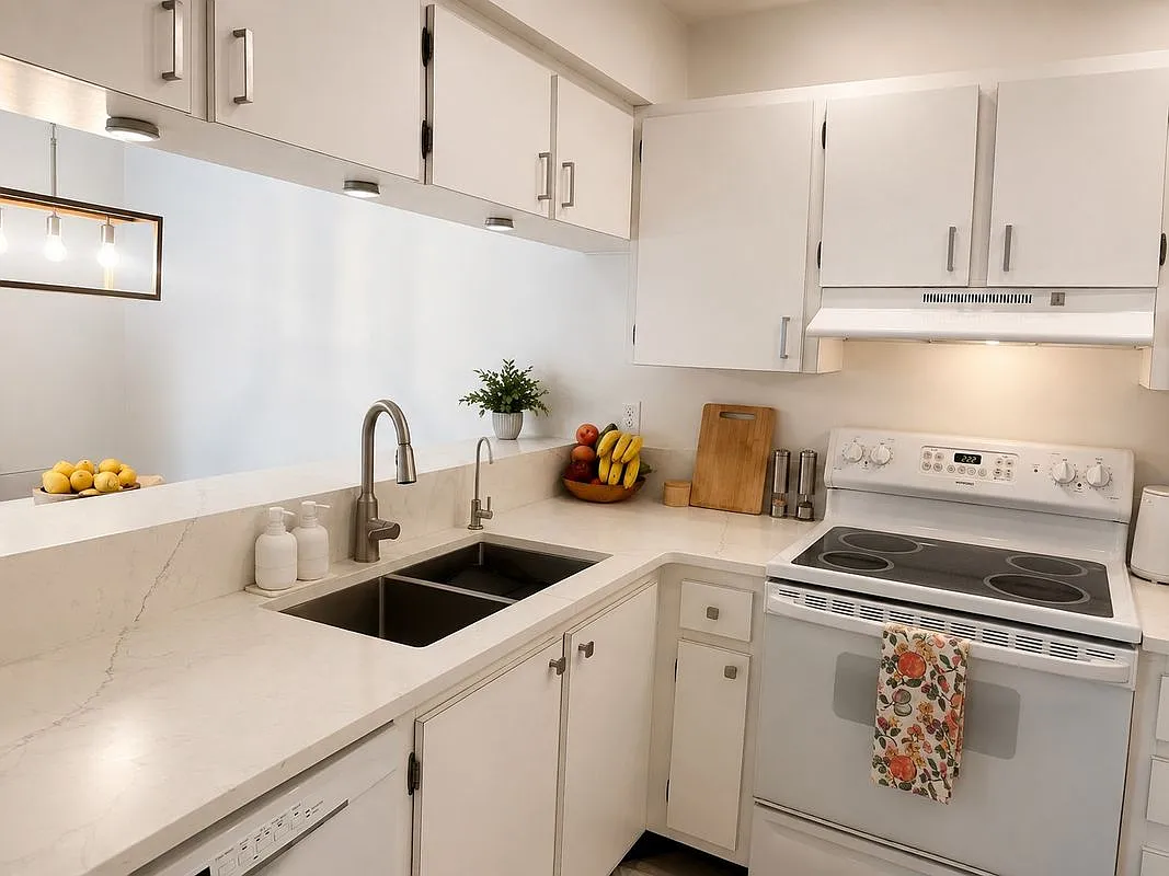 2 bed, 2.0 bath, 964 sqft, $1,900 — Photo 3