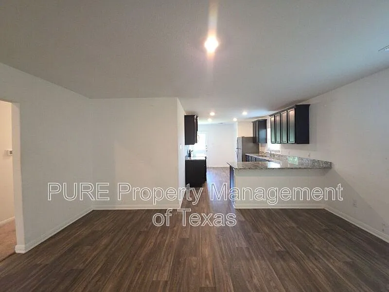 4 bed, 2.0 bath, 1794 sqft, $1,675 — Photo 3