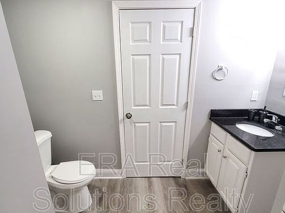 4th image of 2162 Margaret Ave