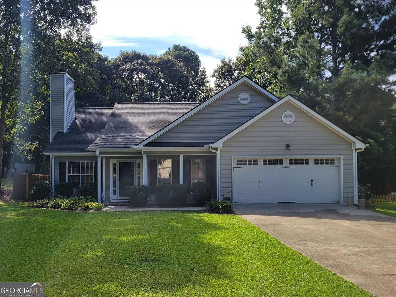 3 bed, 2.0 bath, 1319 sqft, $1,975 — Photo 1
