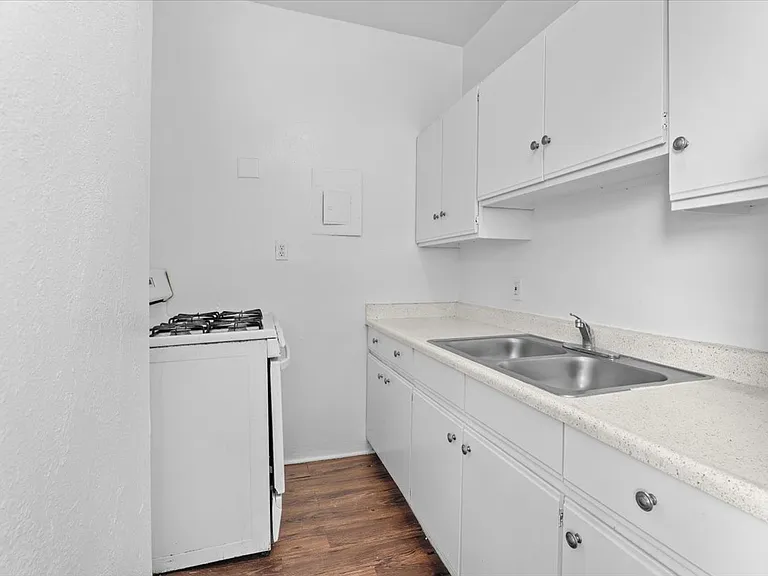 Madison Apartments — Photo 18