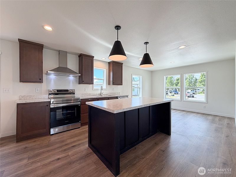 5th image of 4561 Windemere Street