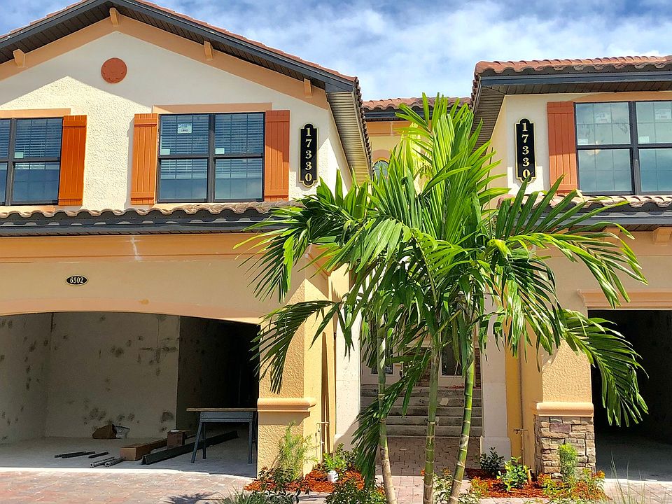Front of the homes 2 car Gar