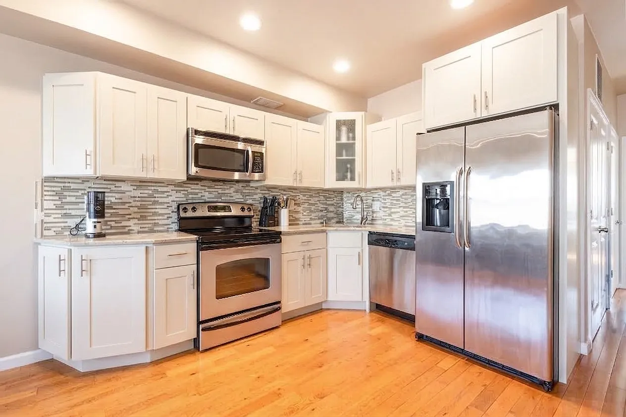 1 bed, 696 sqft, $2,300 — Photo 2