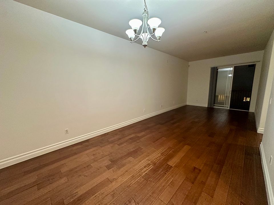 1st image of 917 S New Hampshire Ave Unit 211
