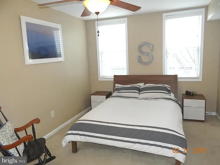 2303 E Fairmount Ave — Photo 11