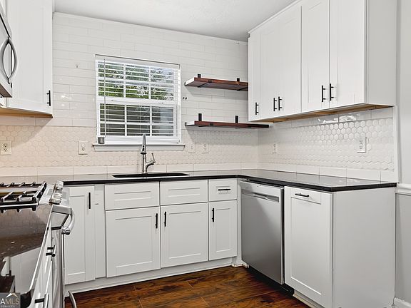 4th image of 310 Parkview Place Dr