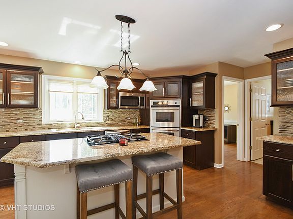 3rd image of 10433 Venice Ln