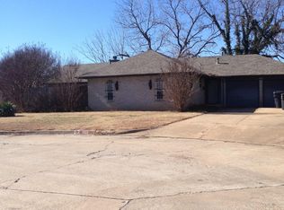 1021 NW 2nd St, Moore, OK 73160