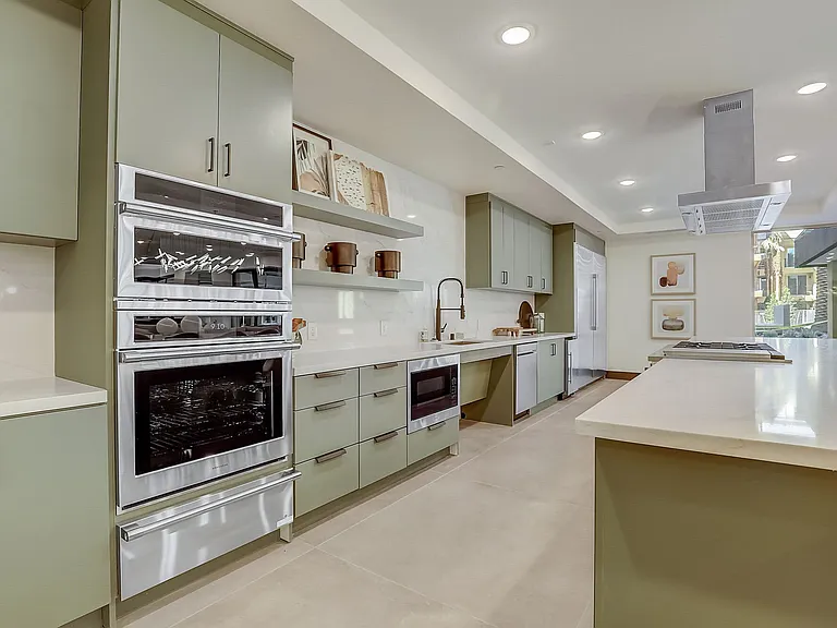 Demonstration Kitchen with Dining Areas