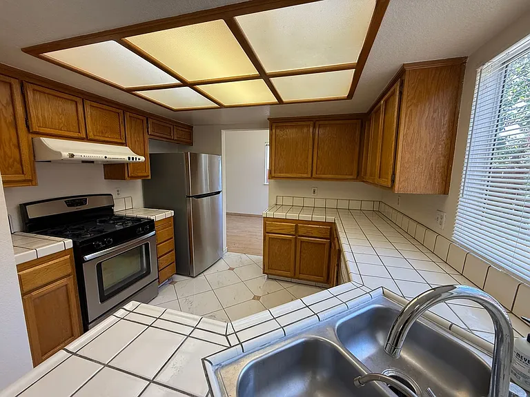 581 Hellyer Ave — Photo 7