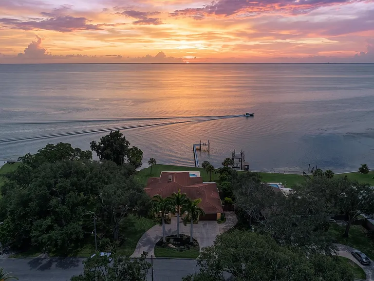 5810 Bahama Shores Dr S — Photo 1