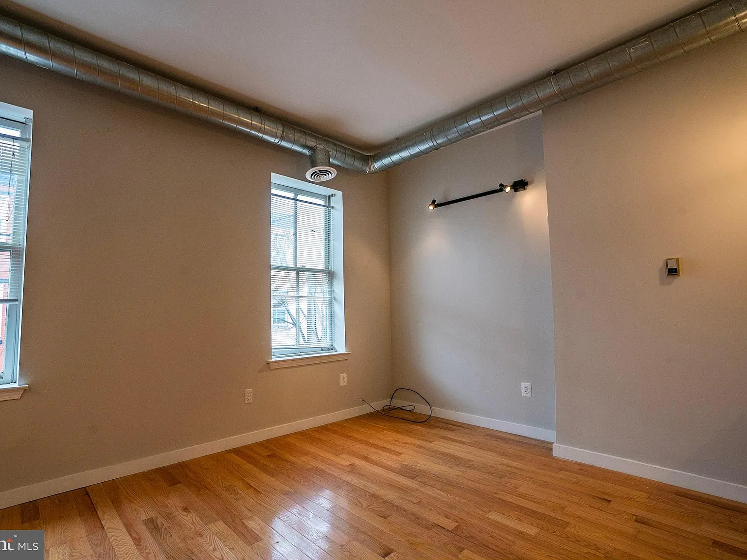 2 bed, 2.0 bath, 1203 sqft, $2,300 — Photo 4