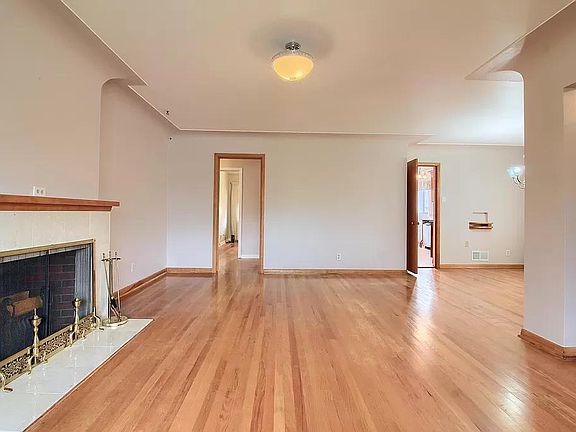 5th image of 2678 N Glencoe St