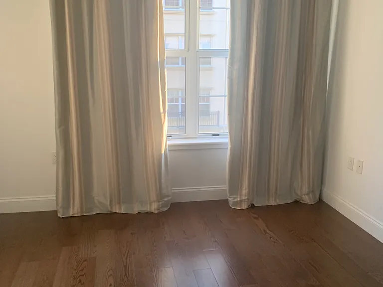 10 Byron Pl #304 — Photo 17