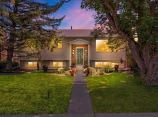 228 Nottingham Rd NW, Calgary, AB T2K 5N5