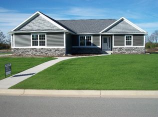 8507 Cottonwood Dr, Freeland, MI 48623