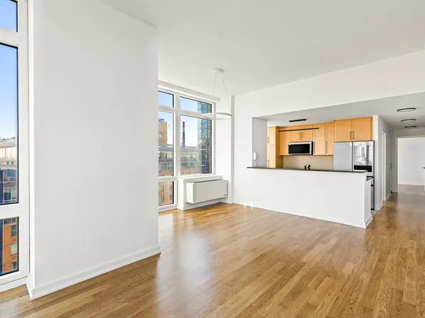 415 Main Street image 5 of 28