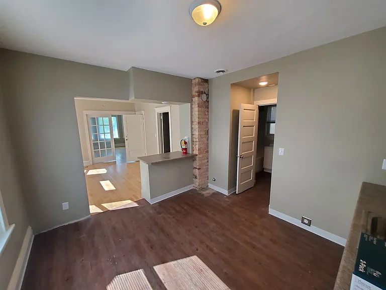 2214 W 3rd St — Photo 23