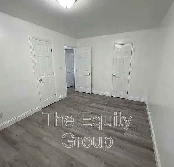 315 NE 3rd Ave #B — Photo 9