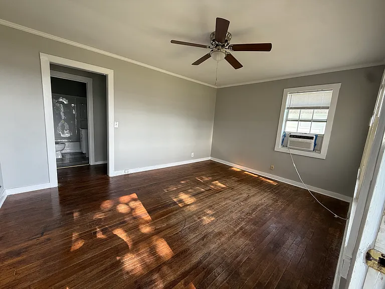 90 Clarke St — Photo 3